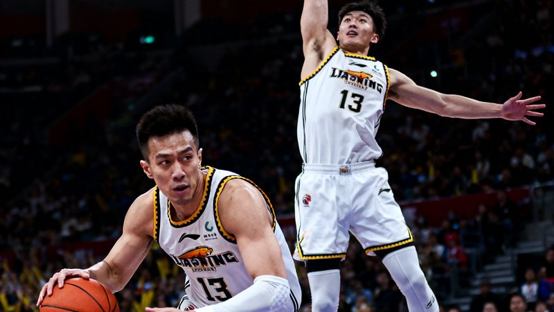 CBA辽宁队郭艾伦突破助攻张镇麟暴扣精彩回合